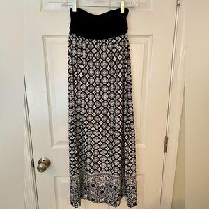 Women’s Apt 9 Maxi Skirt; Size M; Black/White pattern; Wrinkle-free